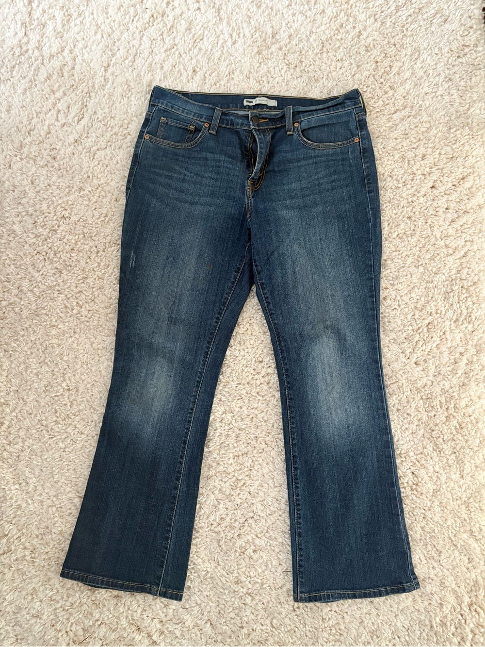 Levi's Women's Medium Wash Flare Jeans in Indigo